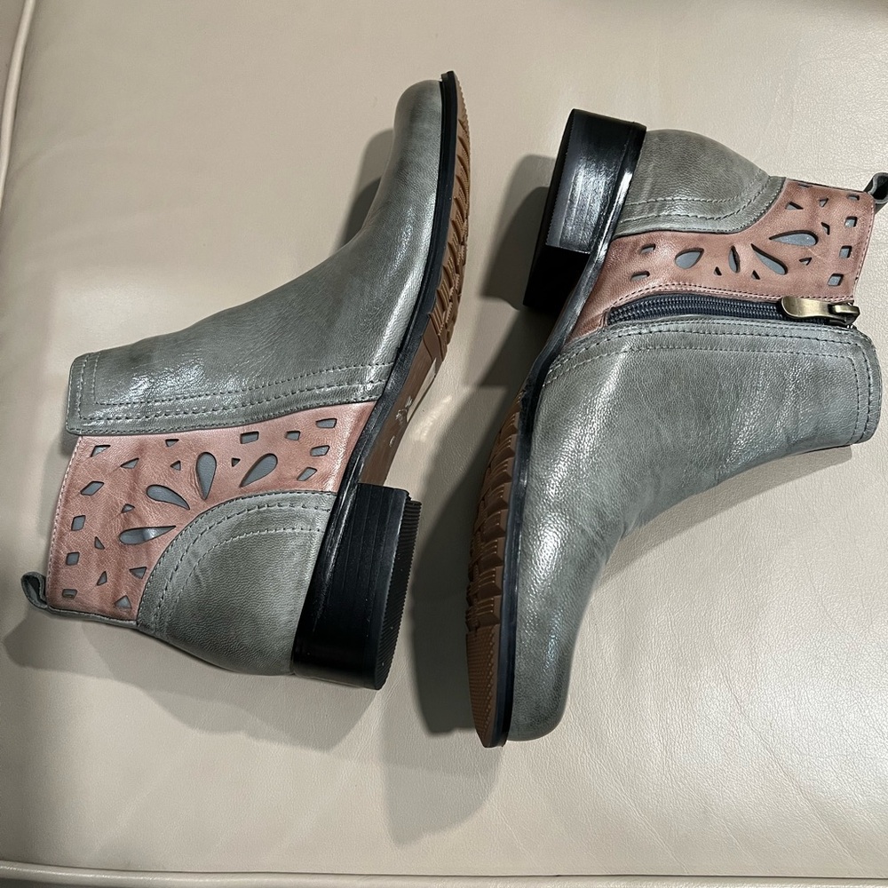 NWOT Spring Step Isabelle Two Tone Green/Tan Leather Bootie Size 40 (9) - Picture 5 of 7